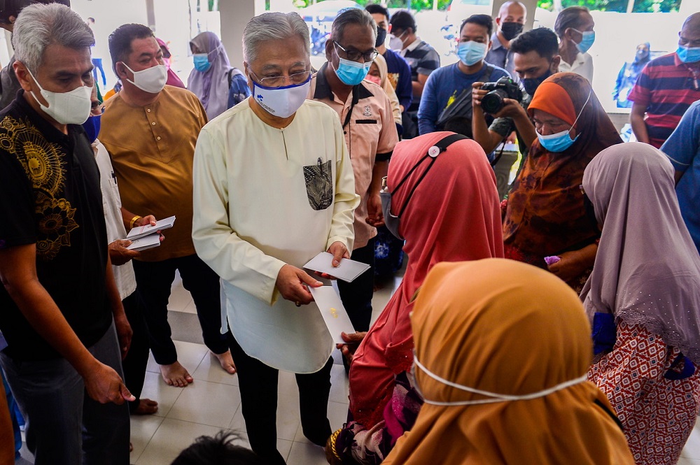 Prime Minister Datuk Seri Ismail Sabri Yaakob distributes Aidilfitri aids to the underprivileged in Bera April 16, 2022. u00e2u20acu2022 Bernama pic
