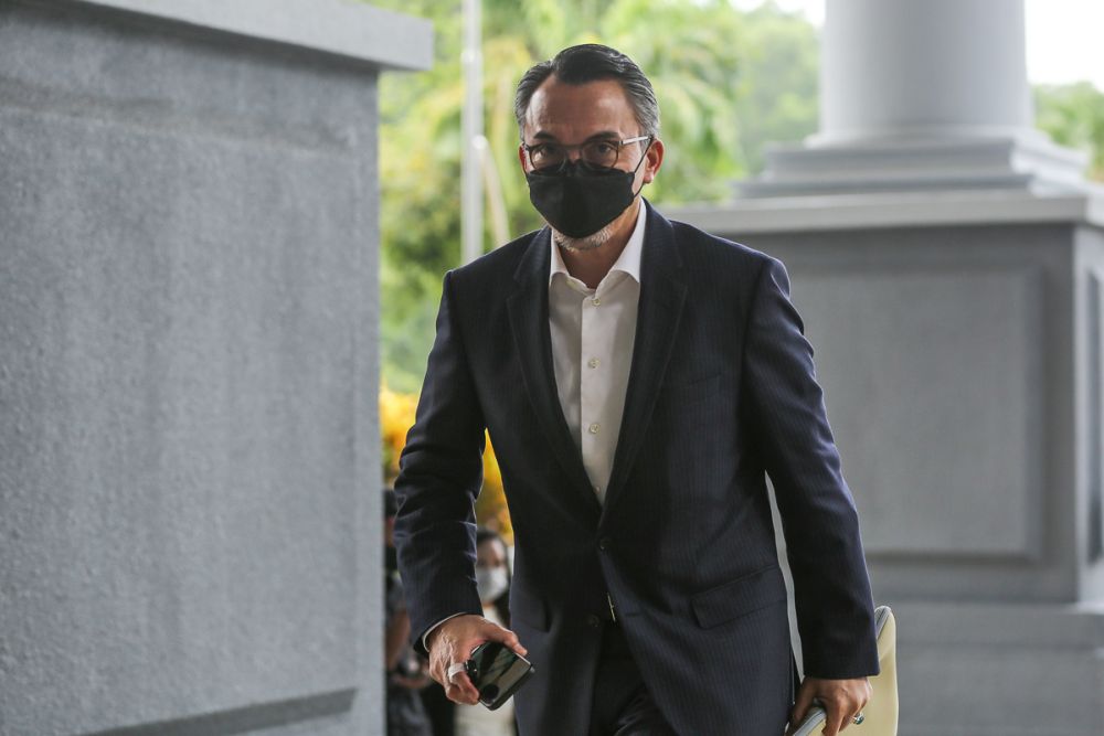Former 1MDB director Tan Sri Ismee Ismail arrives at the Kuala Lumpur High Court April 5, 2022. u00e2u20acu201d Picture by Yusof Mat Isa