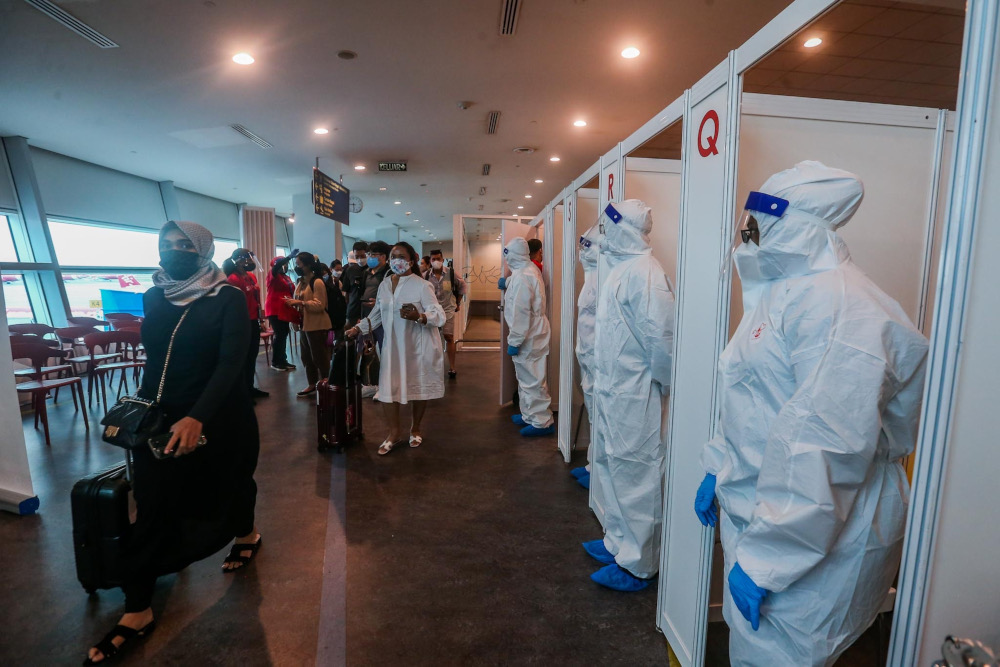 Travellers arriving at Kuala Lumpur International Airport (KLIA2) on the first day of Malaysiau00e2u20acu2122s border reopening, April 1, 2022. u00e2u20acu201d Picture by Hari Anggara