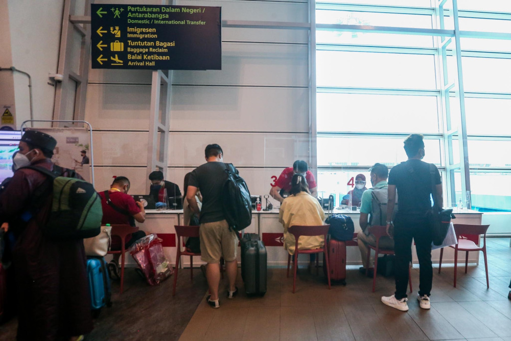 Travellers arriving at Kuala Lumpur International Airport (KLIA2) on the first day of Malaysiau00e2u20acu2122s border reopening, April 1, 2022. u00e2u20acu201d Picture by Hari Anggara