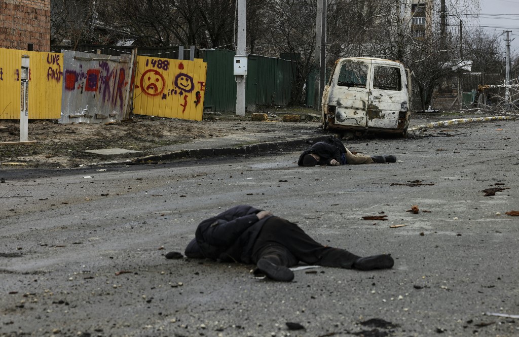 Dead bodies lie on a street in Bucha, northwest of Kyiv, on April 2, 2022, as Ukraine says Russian forces are making a u00e2u20acu02dcrapid retreatu00e2u20acu2122 from northern areas around Kyiv and the city of Chernigiv. u00e2u20acu201d AFP pic
