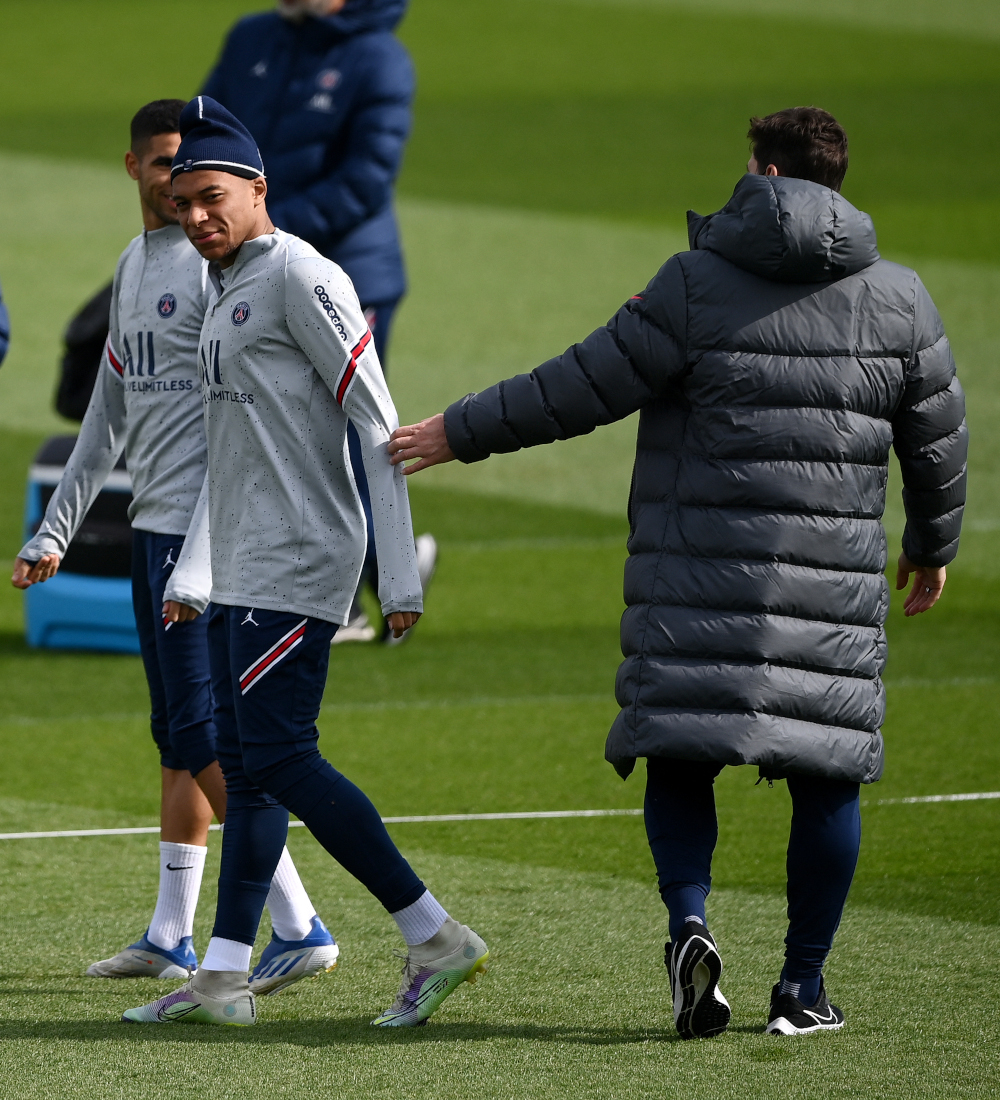 Paris Saint-Germain head coach Mauricio Pochettino shakes hands with Kylian Mbappe during a training session at the clubu00e2u20acu2122s Camp des Loges training ground in Saint-Germain-en-Laye, west of Paris, April 28, 2022. u00e2u20acu201d AFP pic 
