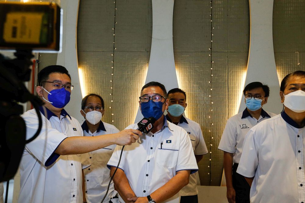 Penang MCA state secretary Yeoh Chin Kar speaks to the members of the press at Komtar April 1, 2022. u00e2u20acu201d Picture by Sayuti Zainudin