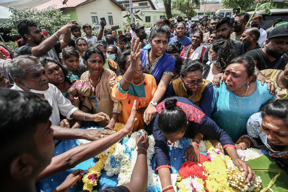 Family members seen weeping when paying their last respects for Nagaenthran who was cremated at the Buntong Crematorium centre in Ipoh, April 29, 2022. — Picture by Farhan Najib 