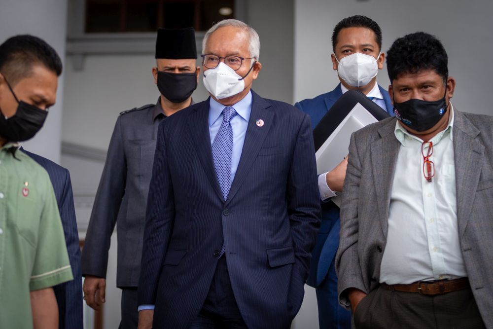 Former Prime Minister Datuk Seri Najib leaves the Kuala Lumpur High Court April 18, 2022. u00e2u20acu201d Picture by Devan Manuel