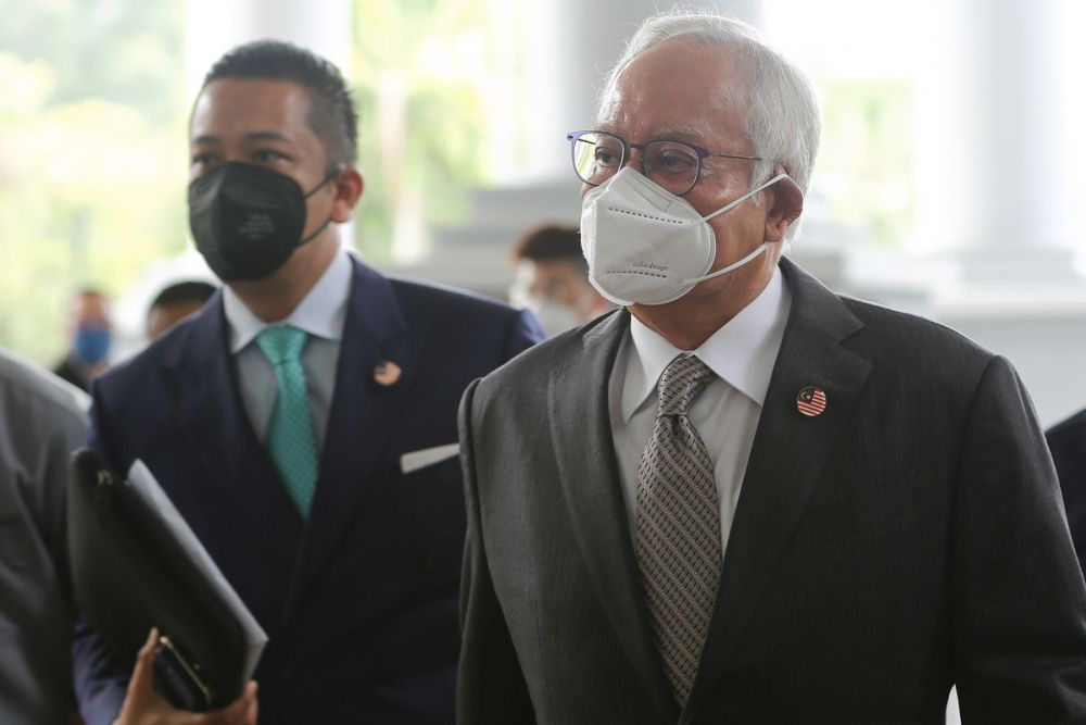Datuk Seri Najib Razak arrives at the Kuala Lumpur High Court April 5, 2022. — Picture by Yusof Mat Isa