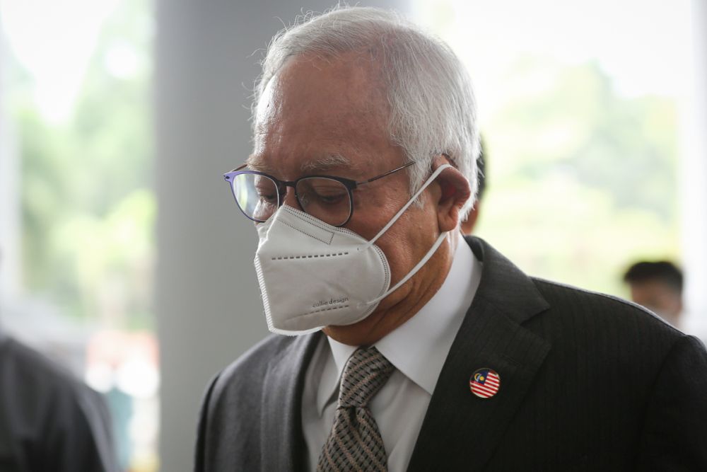 Datuk Seri Najib Razak arrives at the Kuala Lumpur High Court April 5, 2022. u00e2u20acu201d Picture by Yusof Mat Isa