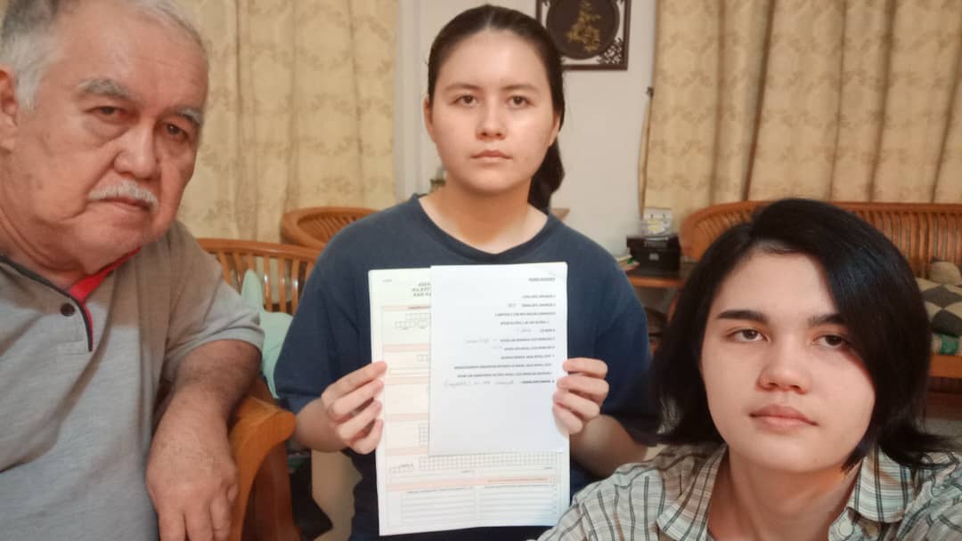 Henry is seen here with Ainsley and Andrea. u00e2u20acu2022 Borneo Post pic