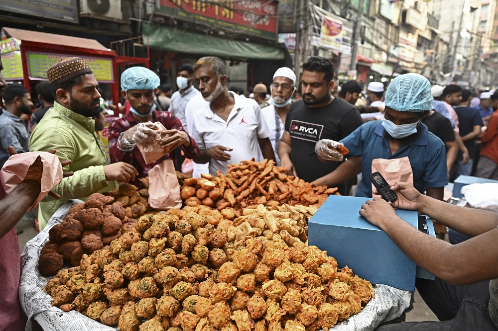 Muslim devotees buy food at a market on the first day of the holy fasting month of Ramadan in Dhaka. u00e2u20acu2022 AFP pic