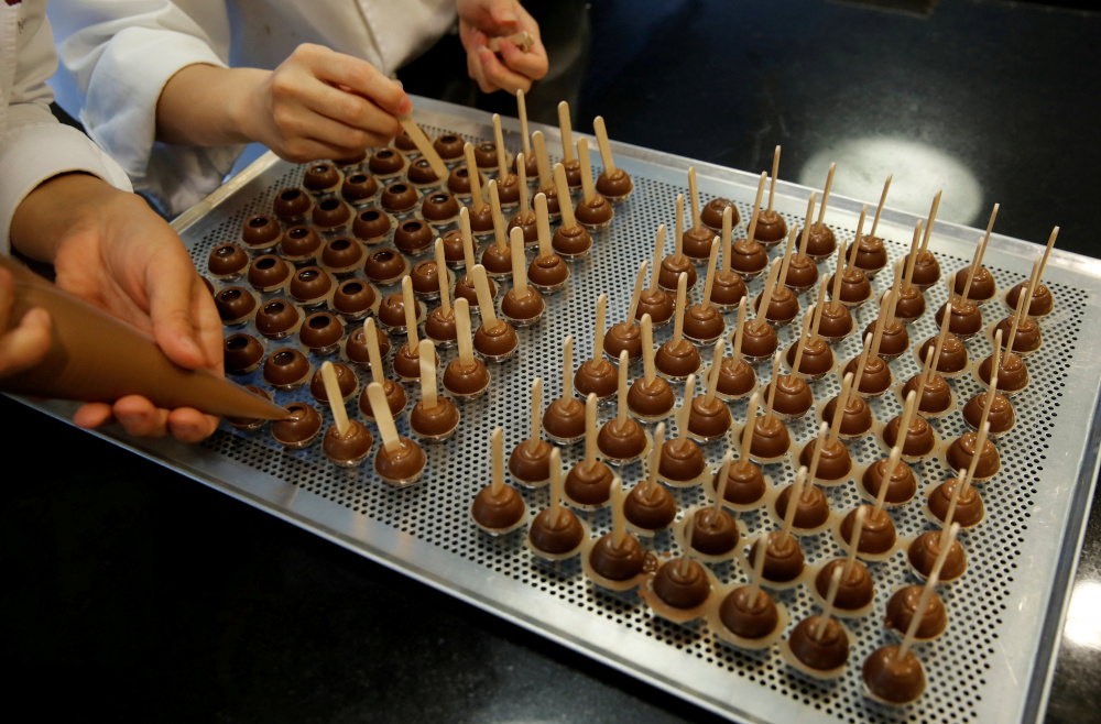 Empoyees of chocolate and cocoa product maker Barry Callebaut prepare chocolates after the companyu00e2u20acu2122s annual news conference in Zurich, Switzerland November 7, 2018. u00e2u20acu201d Reuters pic