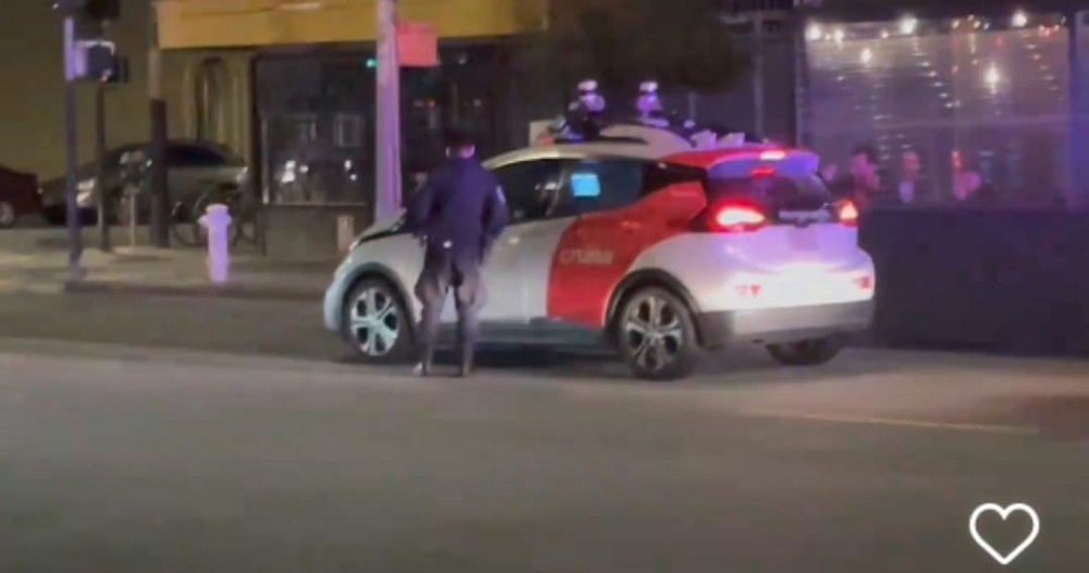 A Cruise spokesperson said the autonomous vehicle was trying to find a safer location to pull over in. u00e2u20acu2022 Screengrab from Instagram/@b.rad916