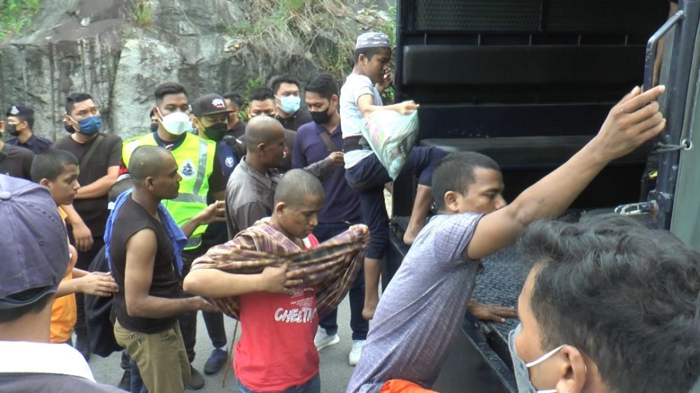 Policemen round up Rohingya detainees who had broken out of a temporary detention centre in Sungai Bakap, Penang April 20, 2022. u00e2u20acu201d Picture via Twitter