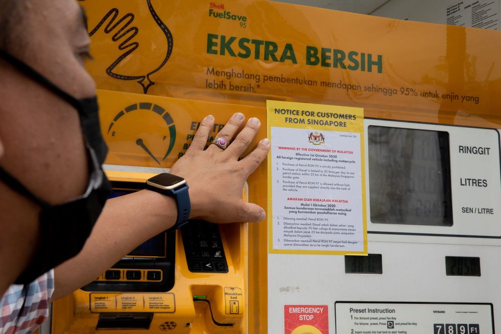 A sign at a petrol station in Johor Baru reminding Singaporeans that the purchase of RON95 petrol is prohibited. u00e2u20acu201d TODAY pic