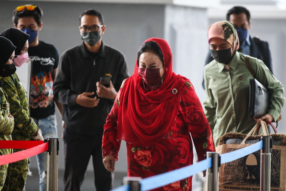 Datin Seri Rosmah Mansor arrives at the Kuala Lumpur High Court April 5, 2022. u00e2u20acu201d Picture by Ahmad Zamzahuri