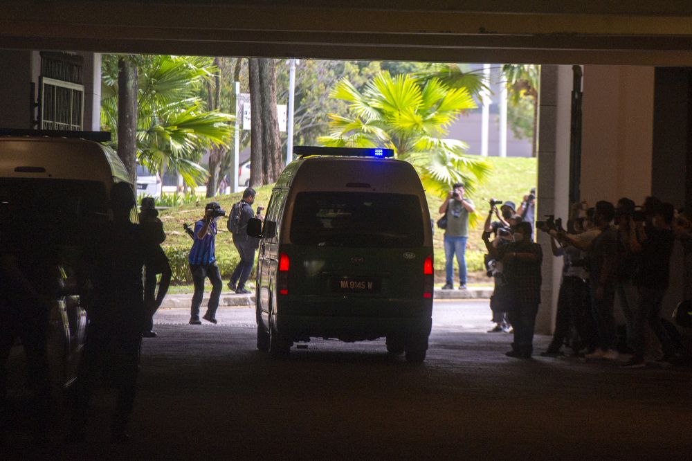 A van ferrying Sam Ke Ting arrives at the Palace of Justice in Putrajaya April 18, 2022. u00e2u20acu201d Picture by Shafwan Zaidon