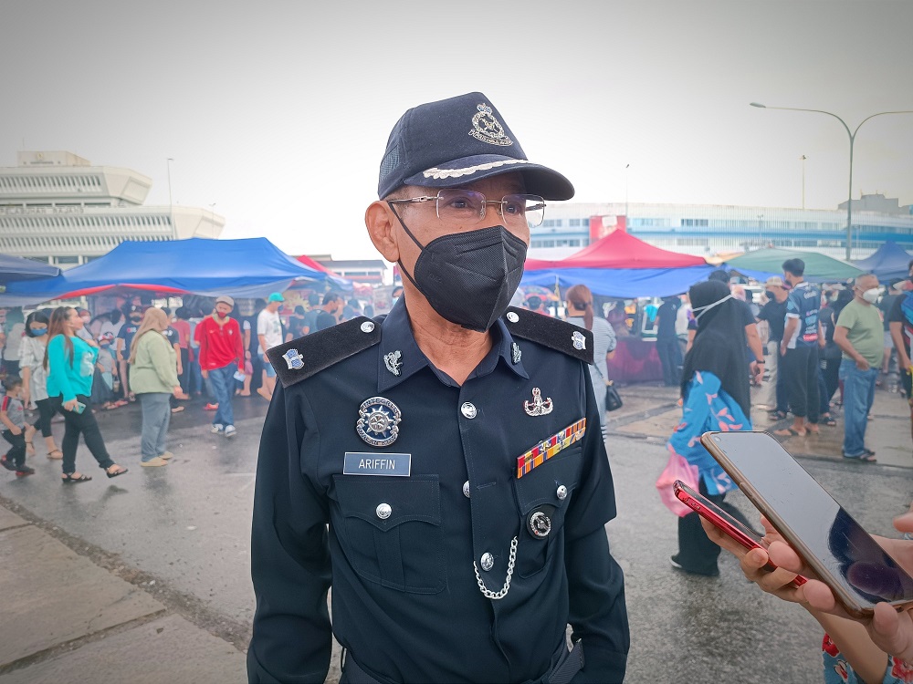 Sibu Crime Prevention and Community Safety Division head DSP Ariffin Bahar fields questions from members of the media. u00e2u20acu201d Borneo Post Online pic
