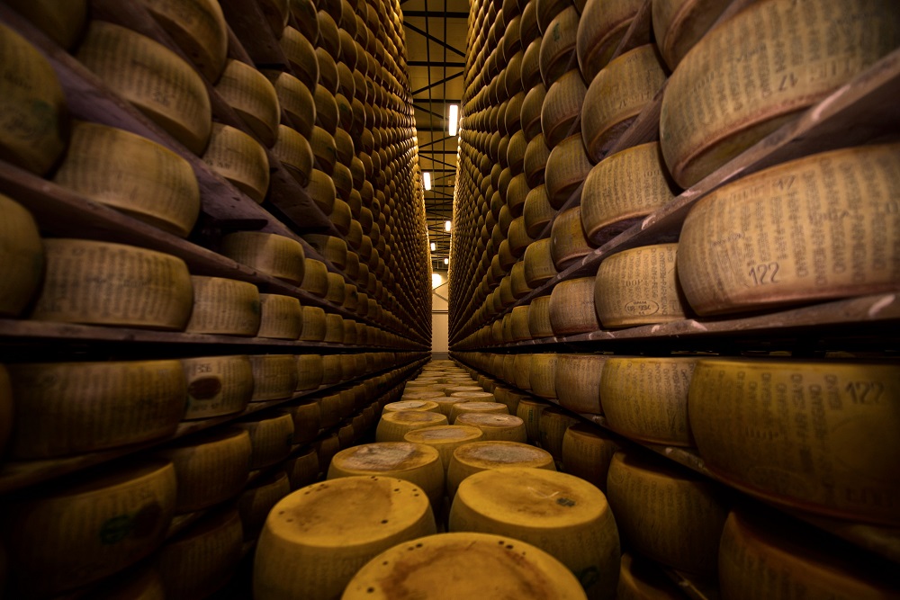 Can the digital tracing of Parmigiano Reggiano wheels put an end to counterfeiting? u00e2u20acu2022 Shutterstock pic