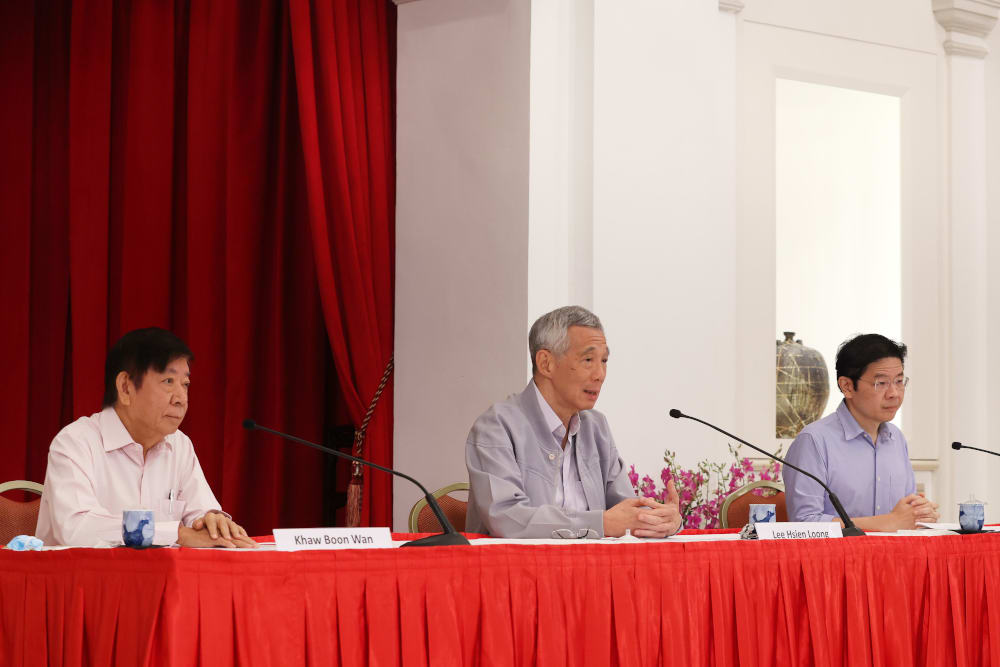 Prime Minister Lee Hsien Loong (centre) held a press conference together with former minister Khaw Boon Wan (left) and Finance Minister Lawrence Wong on April 16, 2022. u00e2u20acu201d Picture courtesy of Singaporeu00e2u20acu2122s Ministry of Communications and Information