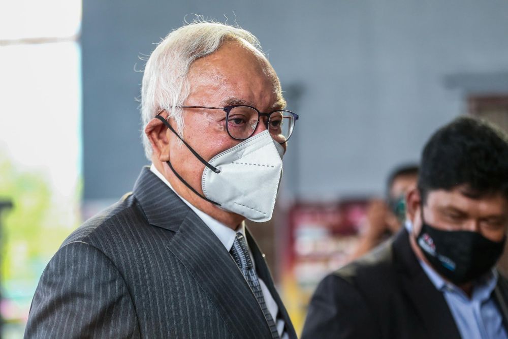 Datuk Seri Najib Razak arrives at the Kuala Lumpur High Court April 20, 2022. u00e2u20acu201d Picture by Hari Anggarann