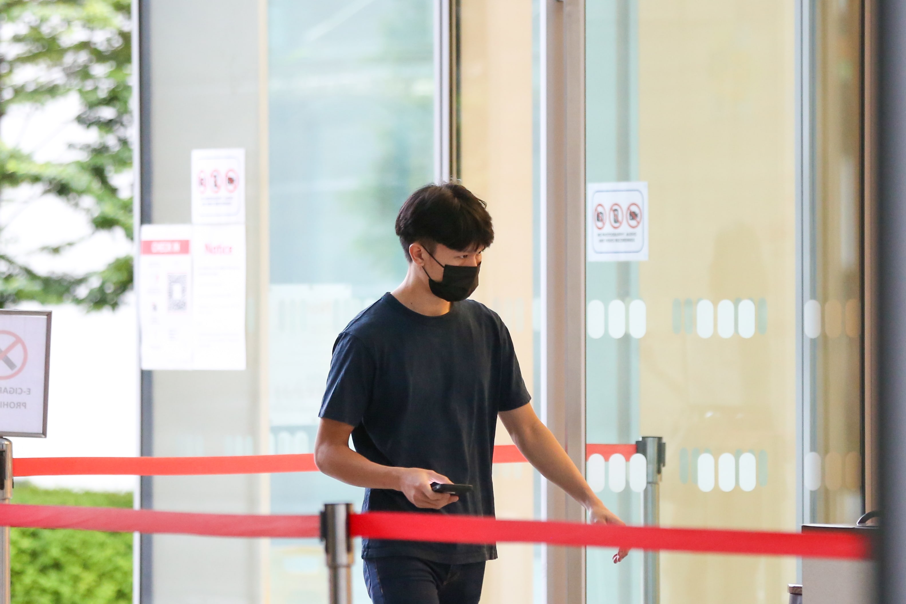 Terry Tong Hong Zhi arrives at the State Courts on Apr 7, 2022. The 20-year-old slashed a manu00e2u20acu2122s face while trying to rob him. u00e2u20acu2022 TODAY pic