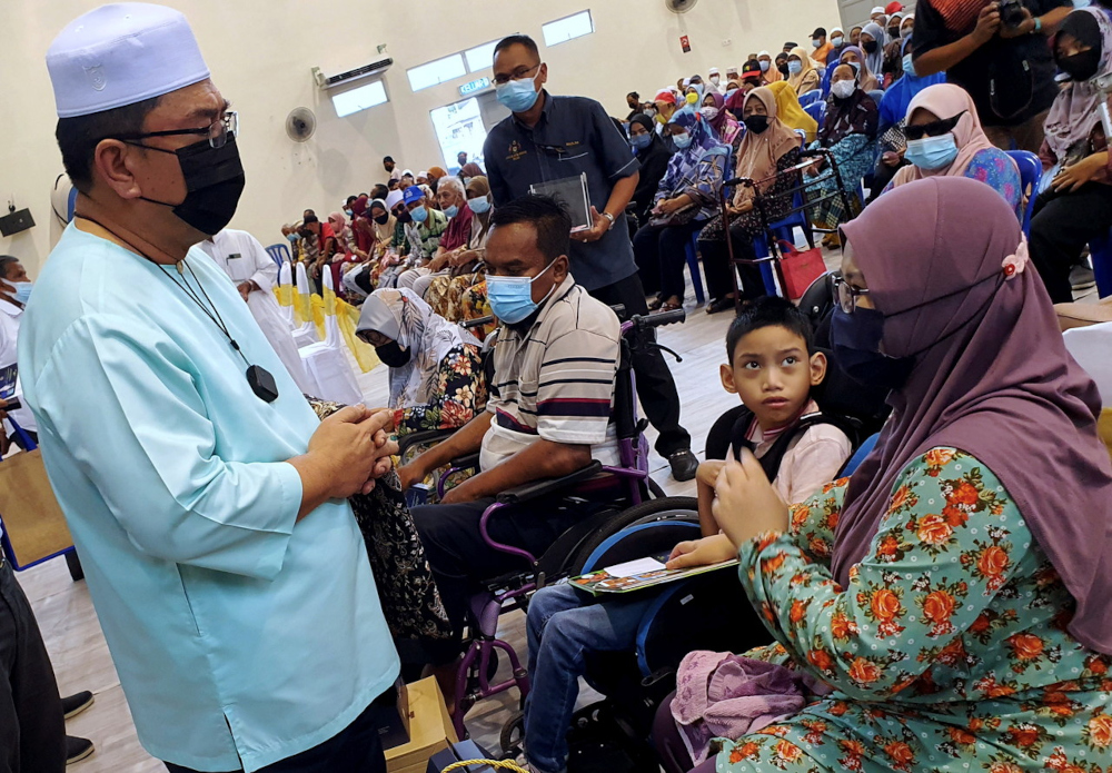 Melaka Chief Minister Datuk Seri Sulaiman Md Ali at the Ramadan 1443 Hijrah Contribution Presentation Ceremony for Lendu constituency in Alor Gajah, April 5, 2022. u00e2u20acu201d Bernama pic 