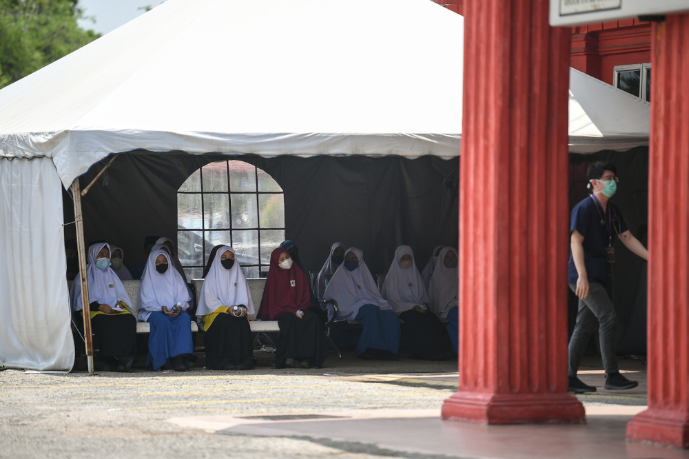 Students from SMA Nurul Islam wait to get medical check-ups after inhaling sulphuric acid vapours in Jitra, Kedah, April 12, 2022. u00e2u20acu201d Bernama pic 