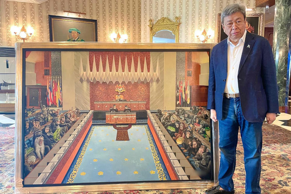 The Selangor Royal Office publicised the matter on social media today, saying that the ruler wanted to buy the painting as soon as he saw it, and currently intends to hang it up in his private study room. u00e2u20acu201d Picture from Facebook/Selangor Royal Office 