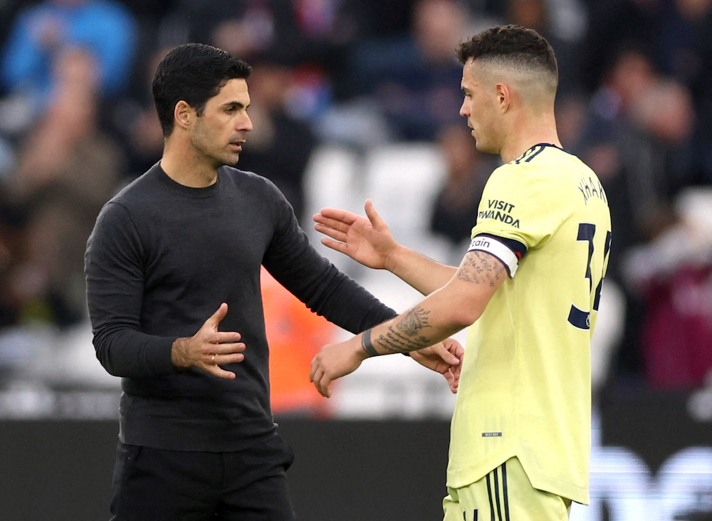 Arsenal manager Mikel Arteta and Granit Xhaka celebrate after the match, London May 1, 2022. u00e2u20acu201d Action Images via Reuters/Matthew Childs 