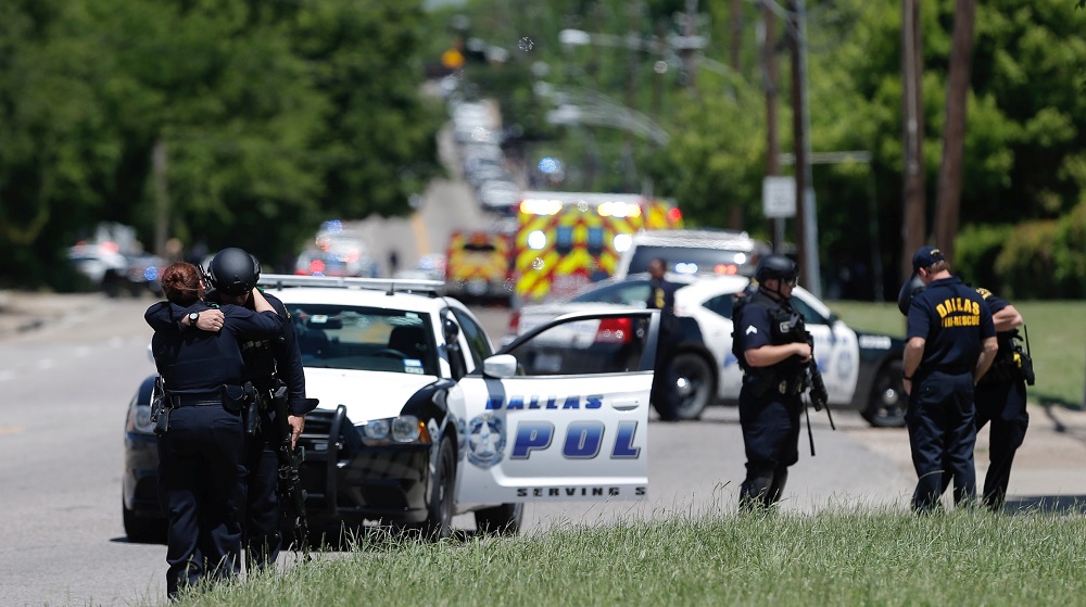 Dallas police officers hug after police responded to a shooting incident in Dallas, Texas May 1, 2017. u00e2u20acu201d Reuters pic
