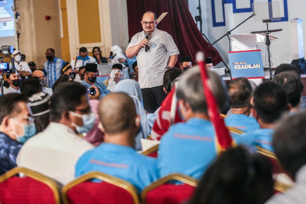 PKR Vice presidential candidate Datuk Seri Shamsul Iskandar Mohd Akin speaking during the launch of the #KitaSemua PKR coalition at MBPJ Civic Hall May 7, 2022. u00e2u20acu201d Picture by Hari Anggara
