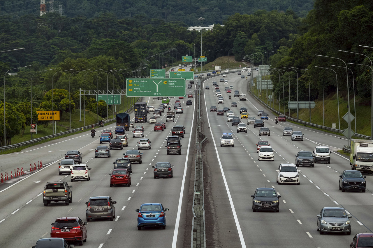 The traffic flow situation from the north side of the North-South Highway to the capital has started to be congested with city dwellersu00e2u20acu2122 vehicles starting to return after the Aidilfitri holiday, Kuala Lumpur, May 7, 2022. u00e2u20acu201d Bernama pic