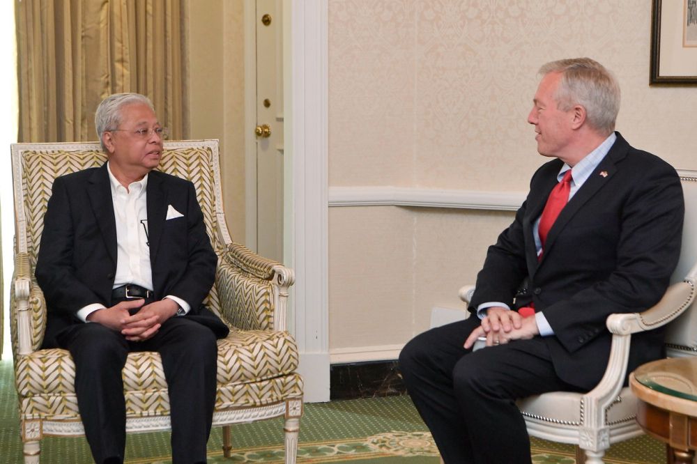 Prime Minister Datuk Seri Ismail Sabri Yaakob (left) speaks to with US diplomat Ted Osius in Washington May 12, 2022. u00e2u20acu201d Bernama pic