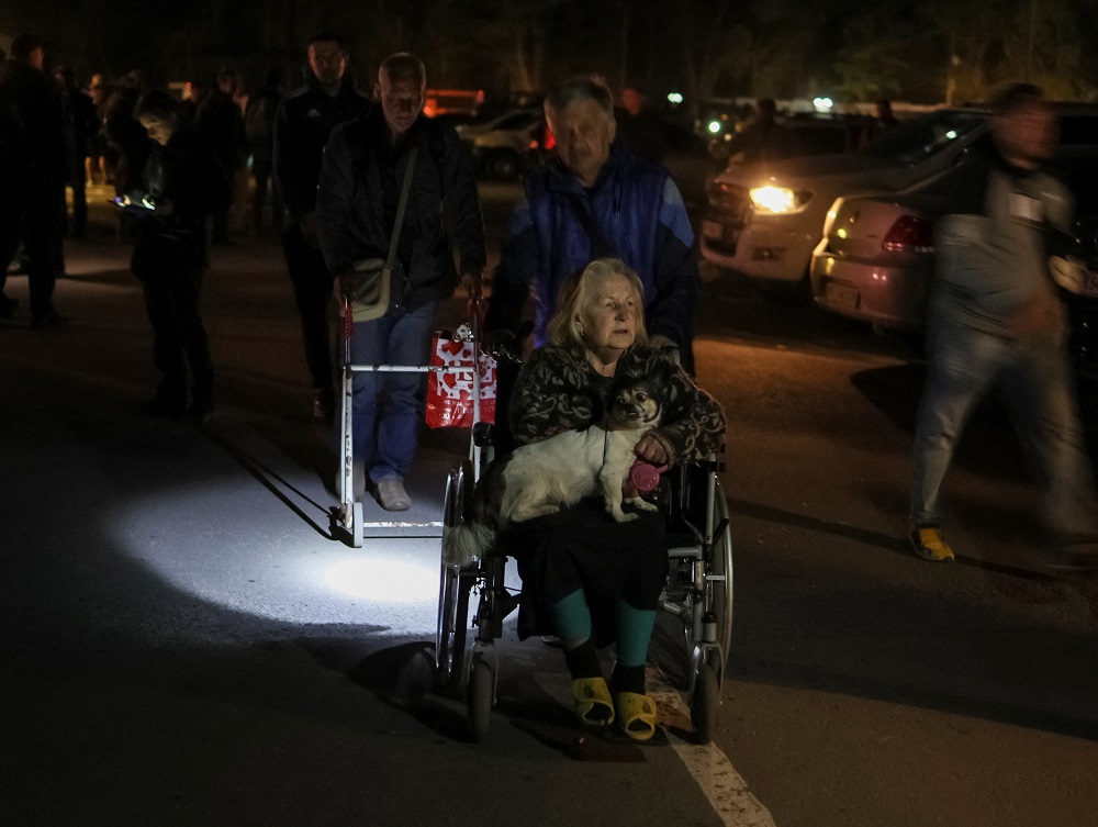 Ukrainian refugees from the Azovstal steel plant in Mariupol arrive at a registration and humanitarian aid centre for internally displaced people, amid Russia's ongoing invasion of Ukraine, in Zaporizhzhia, Ukraine May 8, 2022. u00e2u20acu2022 Reuters pic