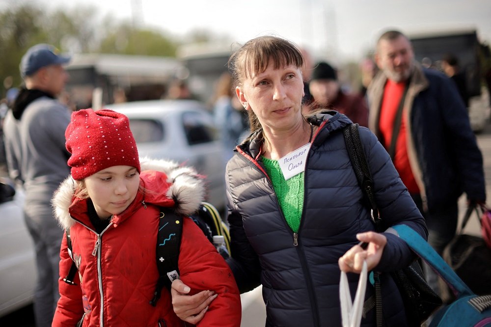 A Ukrainian woman evacuee from Mariupol walks with her daughter after arriving at a registration centre for internally displaced people, amid Russia's invasion of Ukraine, in Zaporizhzhia, Ukraine May 3, 2022. u00e2u20acu2022 Reuters pic