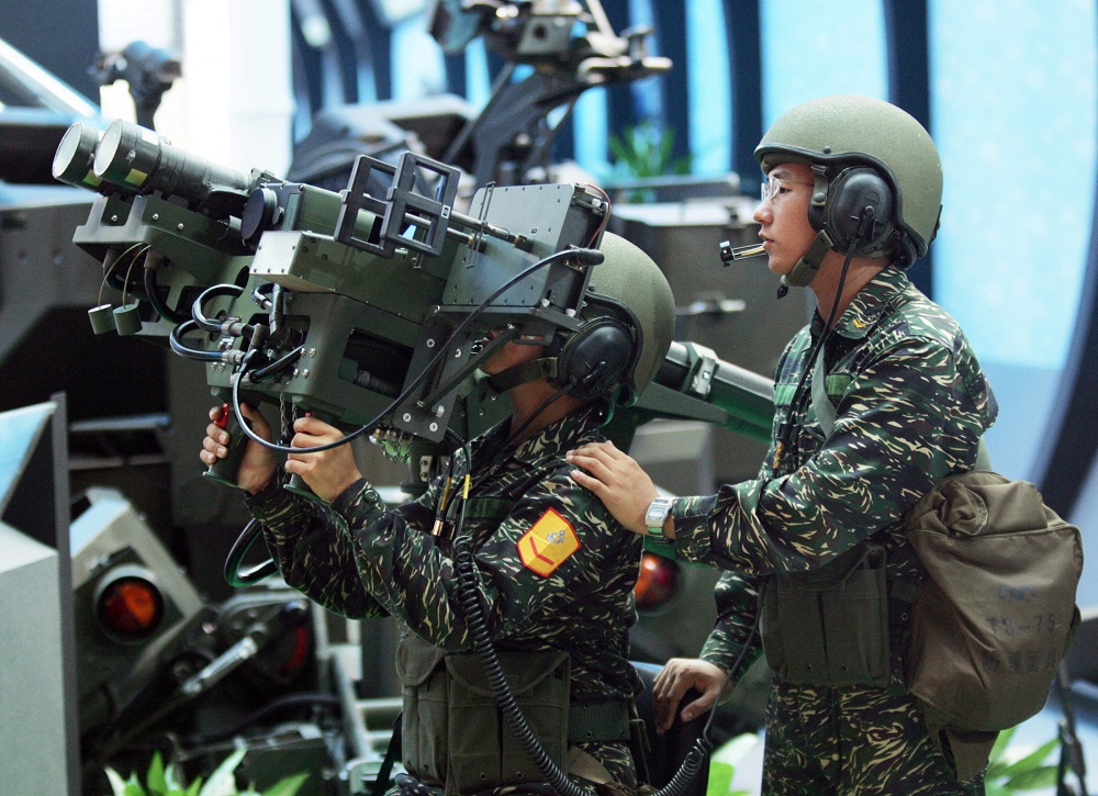 Soldiers from Taiwan demonstrate a US-made dual mount Stinger missile system during the opening day of the u00e2u20acu02dcTaipei Aerospace and Defence Technology Exhibitionu00e2u20acu2122 August 11, 2005. u00e2u20acu2022 Reuters file pic
