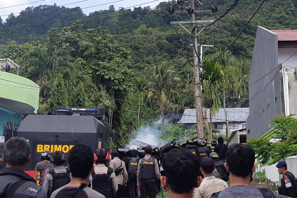 Police disperse Papuan students as they hold a protest against the Indonesian governmentu00e2u20acu2122s plan to develop new administrative areas in the countryu00e2u20acu2122s easternmost Papua province, near Jayapura, Papua on May 10, 2022. u00e2u20acu201d AFP pic