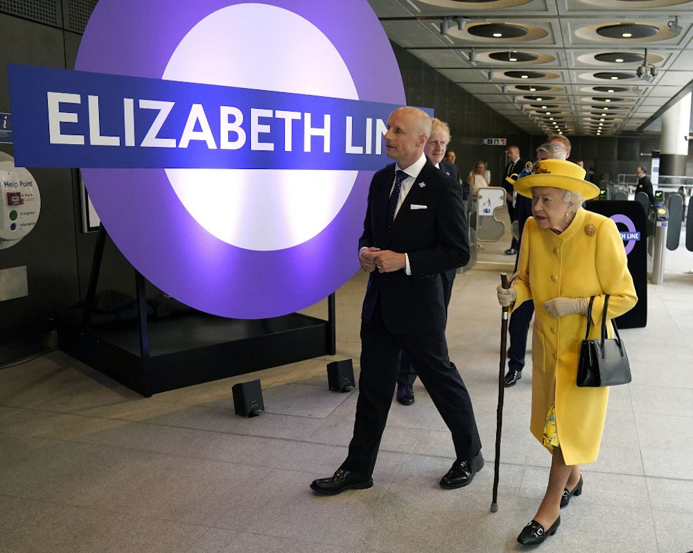 Britainu00e2u20acu2122s Queen Elizabeth II (right) visits Paddington Station in London on May 17, 2022, to mark the completion of Londonu00e2u20acu2122s Crossrail project, ahead of the opening of the new u00e2u20acu02dcElizabeth Lineu00e2u20acu2122 rail service next week. u00e2u20acu201d AFP pic