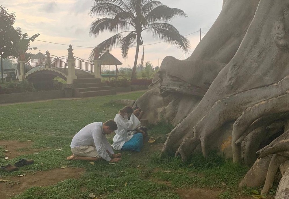 The influencer and self-described u00e2u20acu02dcspiritual healeru00e2u20acu2122 apologised for her actions by performing a prayer ceremony at the sacred site. u00e2u20acu2022 Picture via Instagram/ alina_yogi