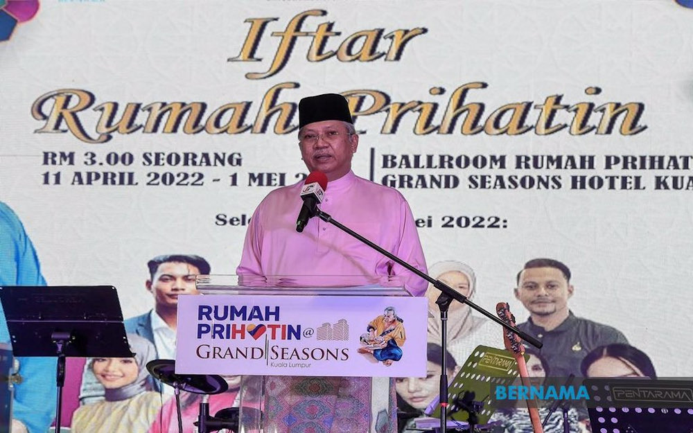 Communications and Multimedia Minister Tan Sri Annuar Musa said only two telcos have signed an agreement to own an equity stake in Digital Nasional Bhd for the implementation of the 5G network in the country so far. u00e2u20acu201d Picture via Twitter/Bernama