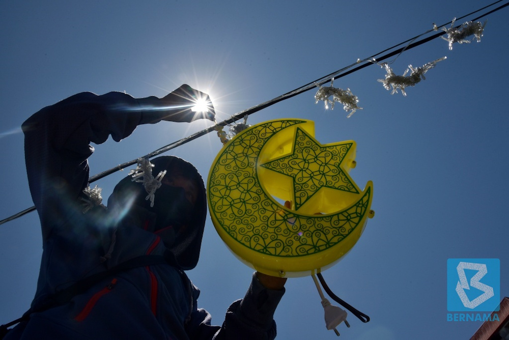 SDMC also advised drivers to stop at rest and service areas to reduce stress and ensure emotional stability when travelling on the road. u00e2u20acu201d Bernama pic