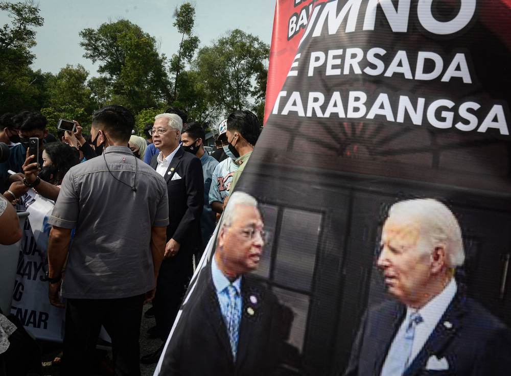 Prime Minister Datuk Seri Ismail Sabri Yaakob arrives at the Subang Air Force Base after his working visit to the US, Subang May 15, 2022. u00e2u20acu201d Bernama pic