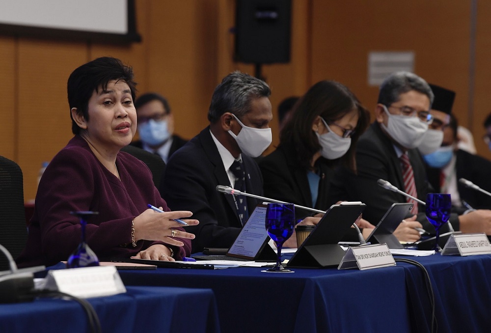 Bank Negara Malaysia governor Tan Sri Nor Shamsiah Mohd Yunus (left) speaks during the press conference on Malaysiau00e2u20acu2122s in the first quarter of 2022 for gross domestic product (GDP) in Kuala Lumpur May 13, 2022. u00e2u20acu2022 Bernama pic