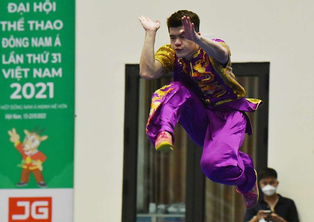 Clement Ting Su Wei in action during the menu00e2u20acu2122s changquan event in Hanoi May 13, 2022. u00e2u20acu2022 Bernama pic
