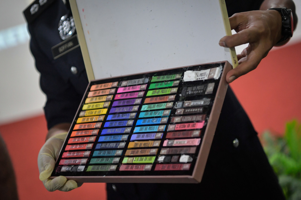 According to North-east district police chief ACP Soffian Santong, the syndicate repackaged syabu in crayon-colour sticks by cutting off the bottom of the crayon and filling it with seven gms of drugs in each stick. u00e2u20acu201d Bernama picn