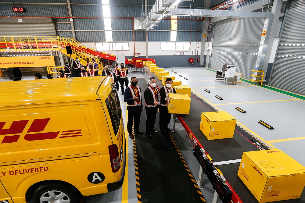 Penang Chief Minister Chow Kon Yeow (centre) visiting the new DHL facility in Batu Kawan May 17, 2022. u00e2u20acu2022 Picture by Sayuti Zainudin