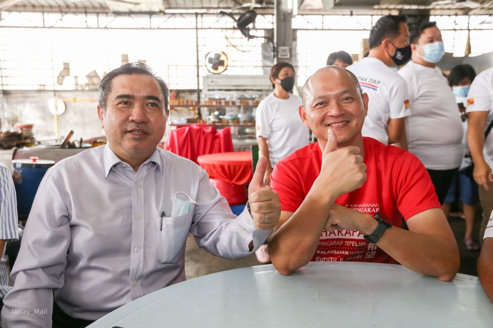 DAP secretary-general Anthony Loke and Bangi MP Ong Kian Ming pose for the cameras during a press conference in Kajang May 11, 2022. u00e2u20acu201d Picture by Devan Manuel