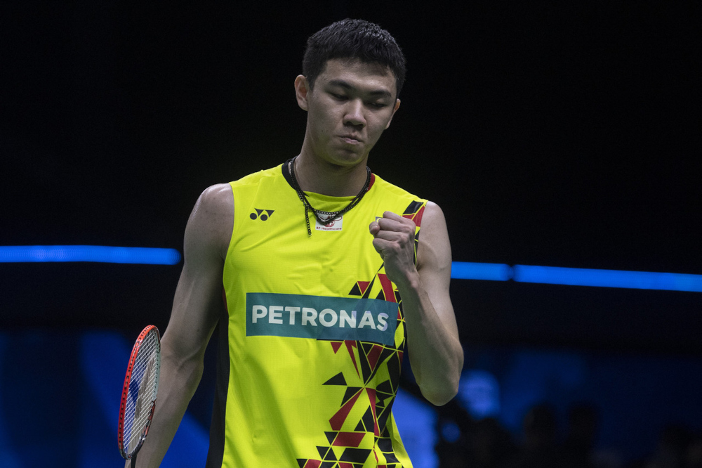 Lee Zii Jia in action against Japanu00e2u20acu2122s Kento Momota in their Thomas Cup match at the Impact Arena Stadium in Bangkok, May 11, 2022. u00e2u20acu201d Bernama pic