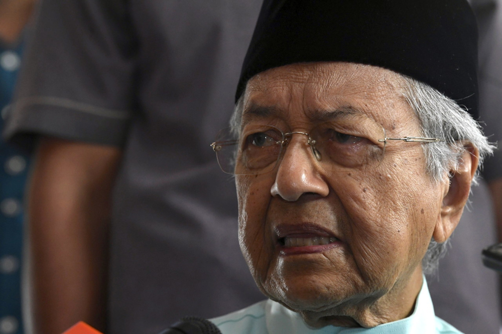 Langkawi MP Tun Dr Mahathir Mohamad speaks to the media at the Langkawi Parliamentary Constituency Hari Raya Aidilfitri gathering near Pantai Chenang, May 16, 2022. u00e2u20acu201d Bernama pic