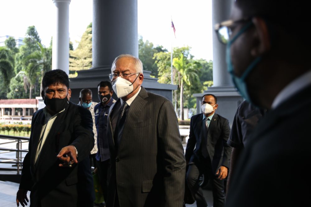 Datuk Seri Najib Razak arrives at the Kuala Lumpur High Court May 18, 2022. u00e2u20acu201d Picture by Ahmad Zamzahuri