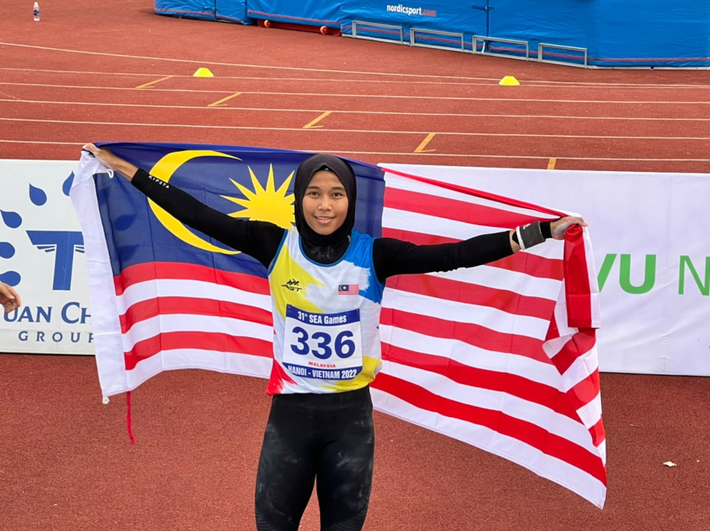 Nor Sarah Adi, together with S Komalam Shally, Zaidatul Husniah Zulkifli and Azreen Nabila Alias clocked 45.32 seconds (s), with Thailand (44.39s) winning gold and Vietnam (45.25s) the silver. u00e2u20acu201d Picture from Bernama/Twittern